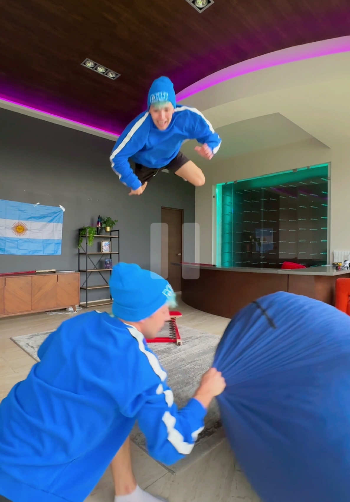 A post by @mariano_razo on TikTok caption: Estuvo cerca…😰