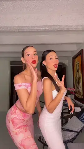 A post by @astridcontrerasoficial on TikTok caption: mis 2 princesas... soy una mamá feliz ... #emprendedora #soñadora #divas #mamafeliz 