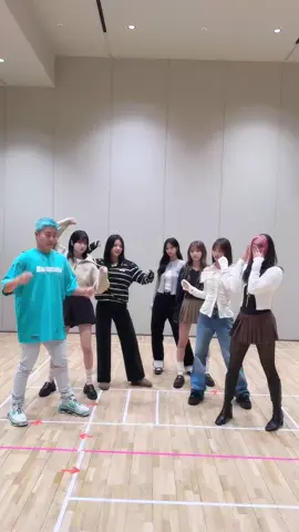 A post by @zhcyt on TikTok caption: @LE SSERAFIM @munchie.michelle 