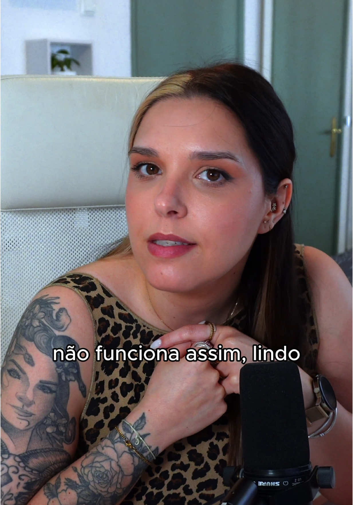 A post by @ritagarcez on TikTok caption: A definição de problemas de primeiro mundo 💁🏻‍♀️ se queres ouvir mais, o DramaCast já está no ar 🔗