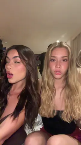A post by @angydibyy on TikTok caption: @piera meloni 💅🏻 bionda e mora  