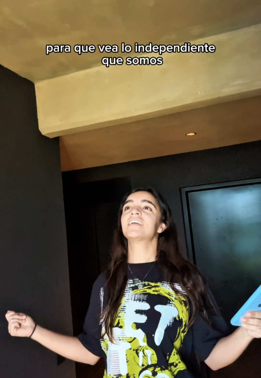 A post by @moreeandrade on TikTok caption: Gali ya sabe que soy la mejor hermana del mundo porque resuelvo usando @Uber Argentina cada vez que necesitamos llegar de manera independiente a donde sea :)