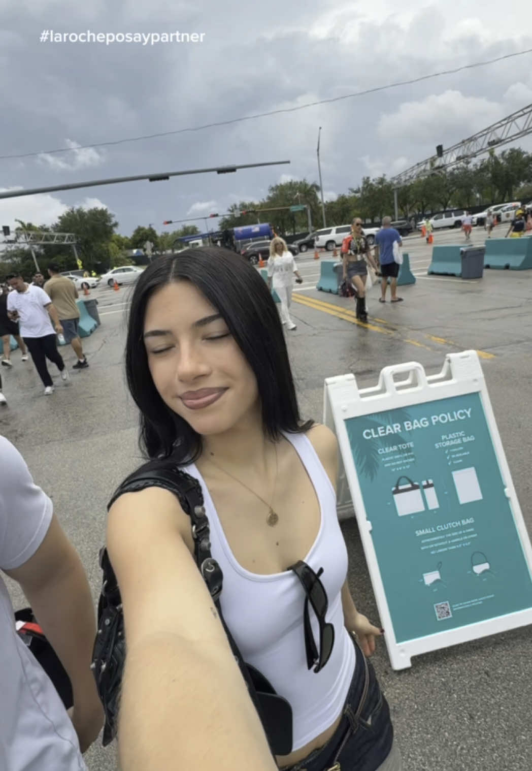 A post by @ferchugimenez on TikTok caption: #LarochePosayPartner My skin is always protected with @LaRochePosayUS #LaRochePosayUSA