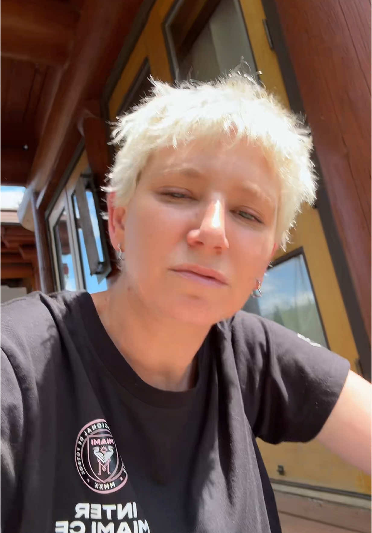 A post by @_elan__ on TikTok caption: Jajaja solo un poco de humor fuera de broma les deseo lo mejor a todas las parejas de las redes sociales 🥹❤️‍🩹🫶🏼