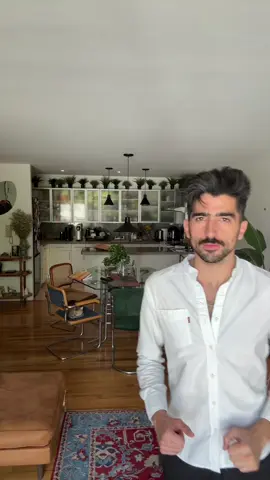 A post by @jezzzini on TikTok caption: cosas de gatos