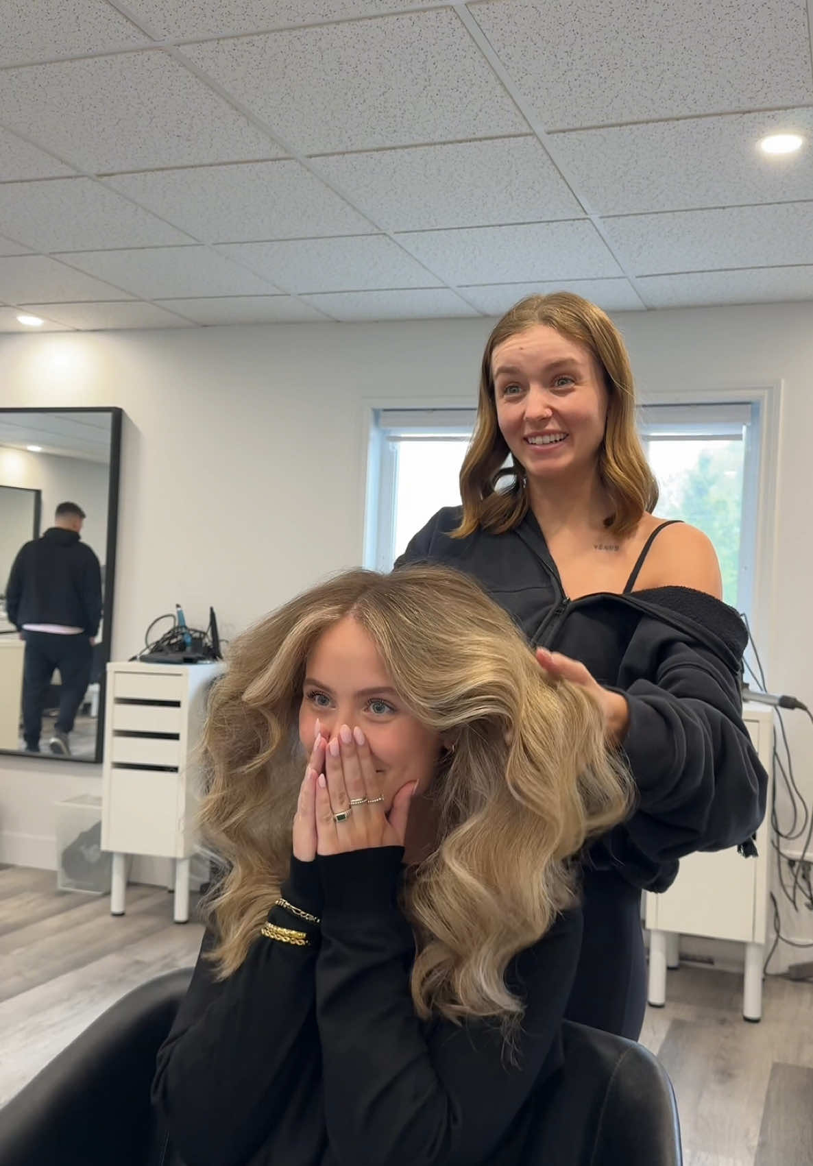 A post by @kikimlanglois on TikTok caption: Save this video for your next hair appointment  #hair #blonde #balayage #blondehair 