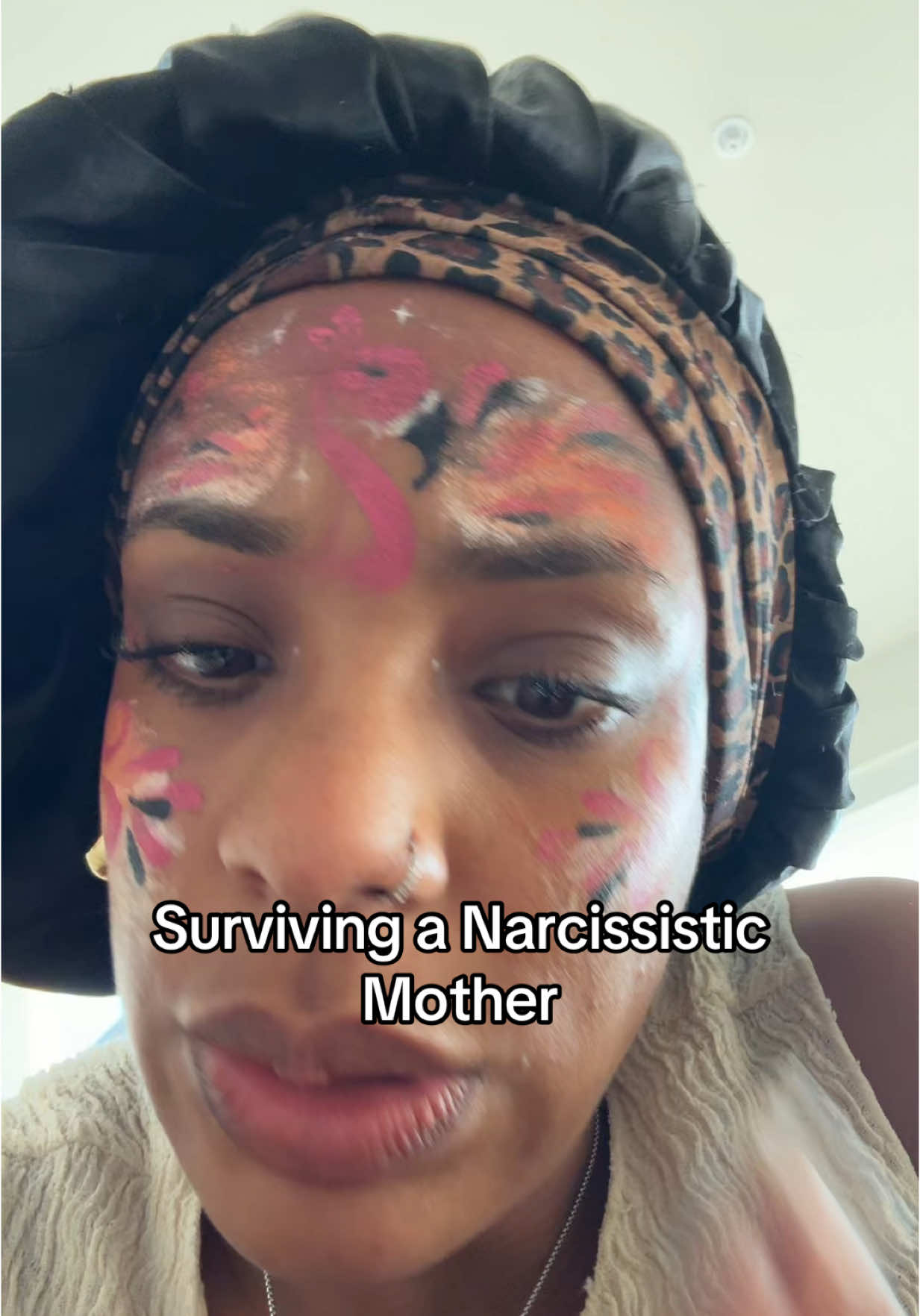A post by @_fefa__ on TikTok caption: Surving a Narcissistic Mother #narrsasist 
