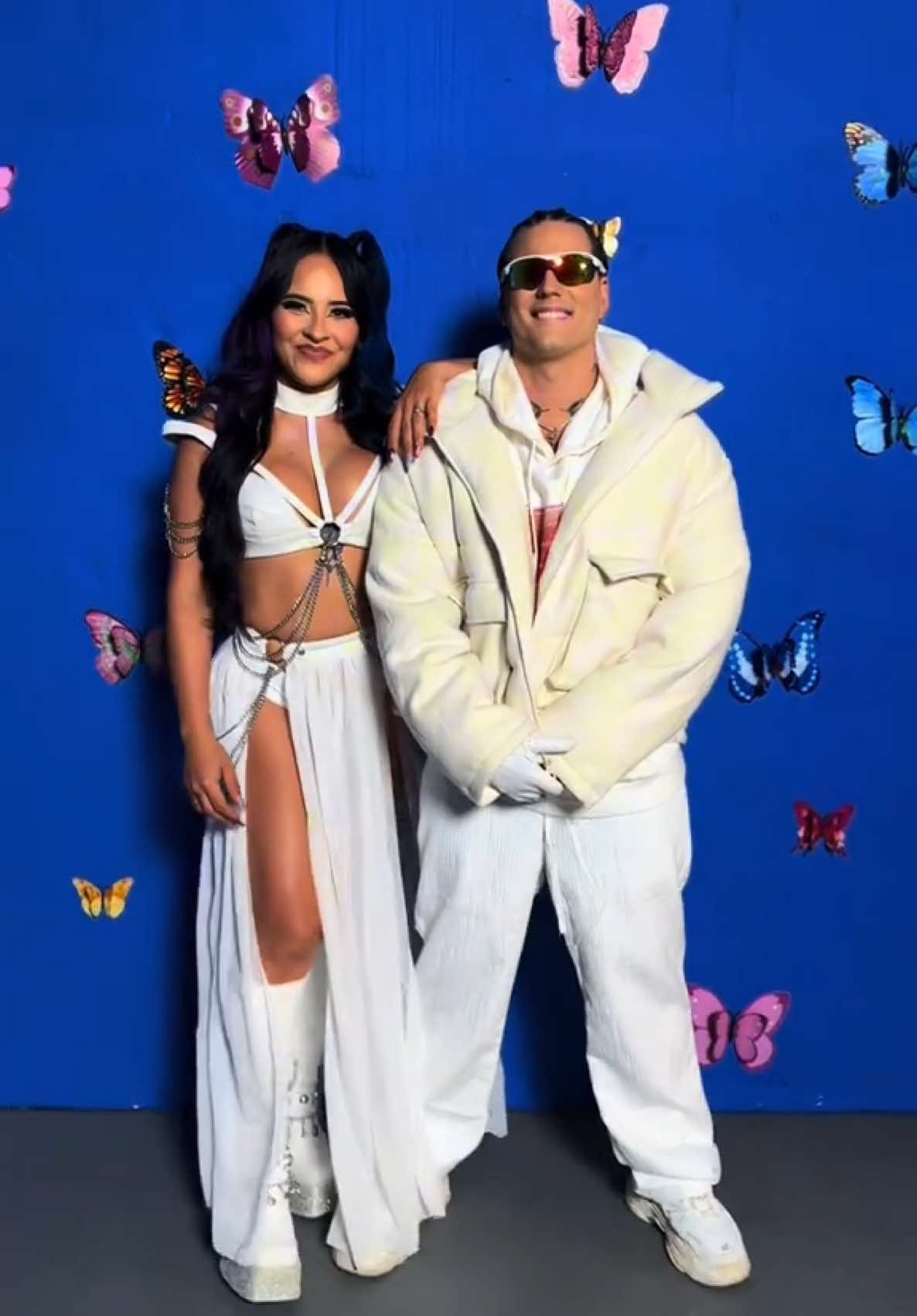 A post by @karla.bustillos on TikTok caption: Chiquillos hoy salimos en el REMIX de “Ella Puede” a las 8PM hora México 🇲🇽 disponible en todas las plataformas!! Y mañana el VIDEO OFICIAL a las 4PM🇲🇽