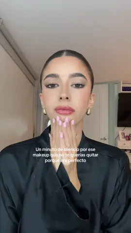 A post by @mariaacastaneda on TikTok caption: Y… se fue 🥲  #guwm #grwm #makeup #SkinCare #desmaquillante #mariacastañeda #fyp 