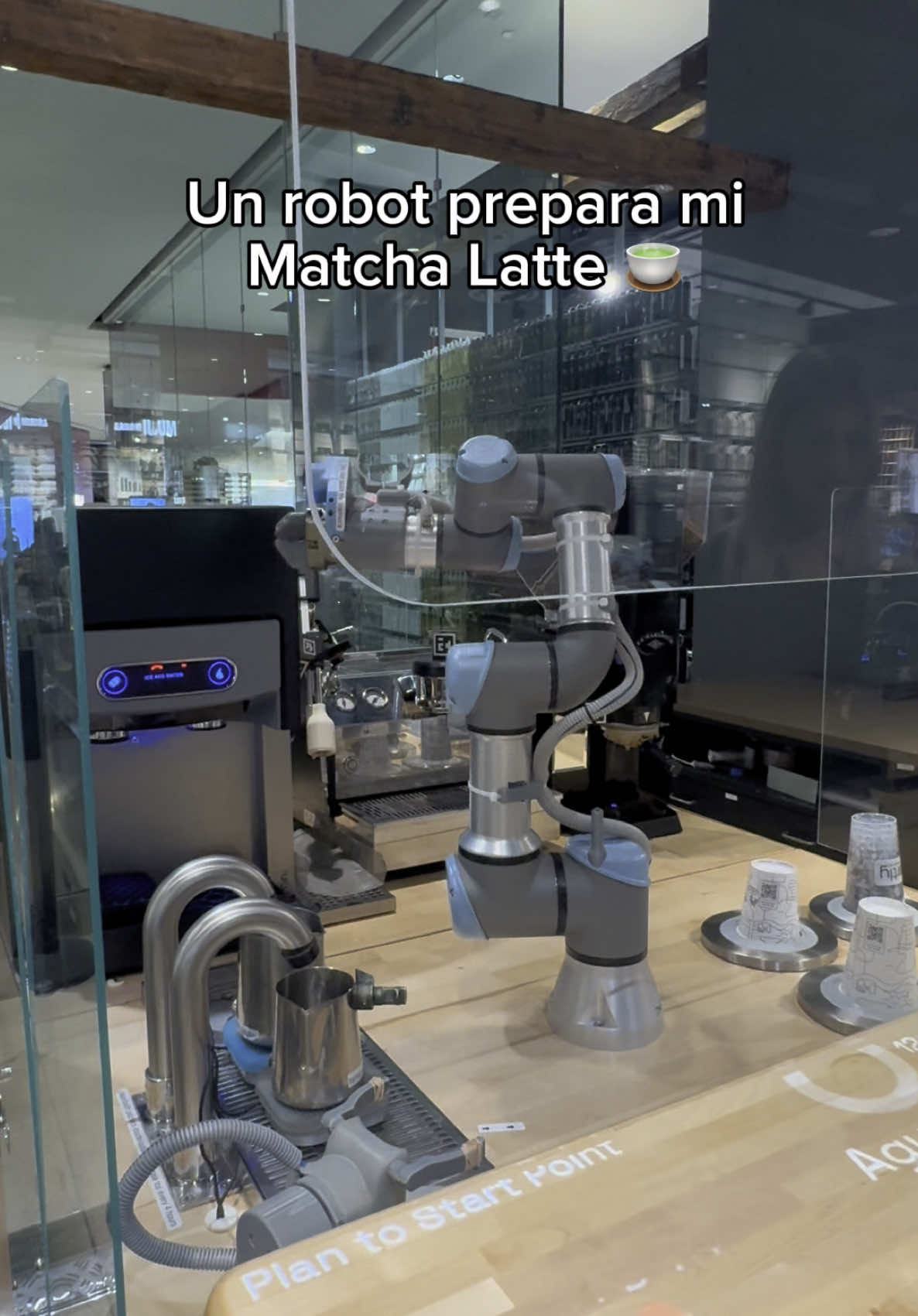 A post by @dafnezzuniga on TikTok caption: Te quiero mucho robot que hace matcha 🥹🩶 #tiktokviral #vlog #fyp 