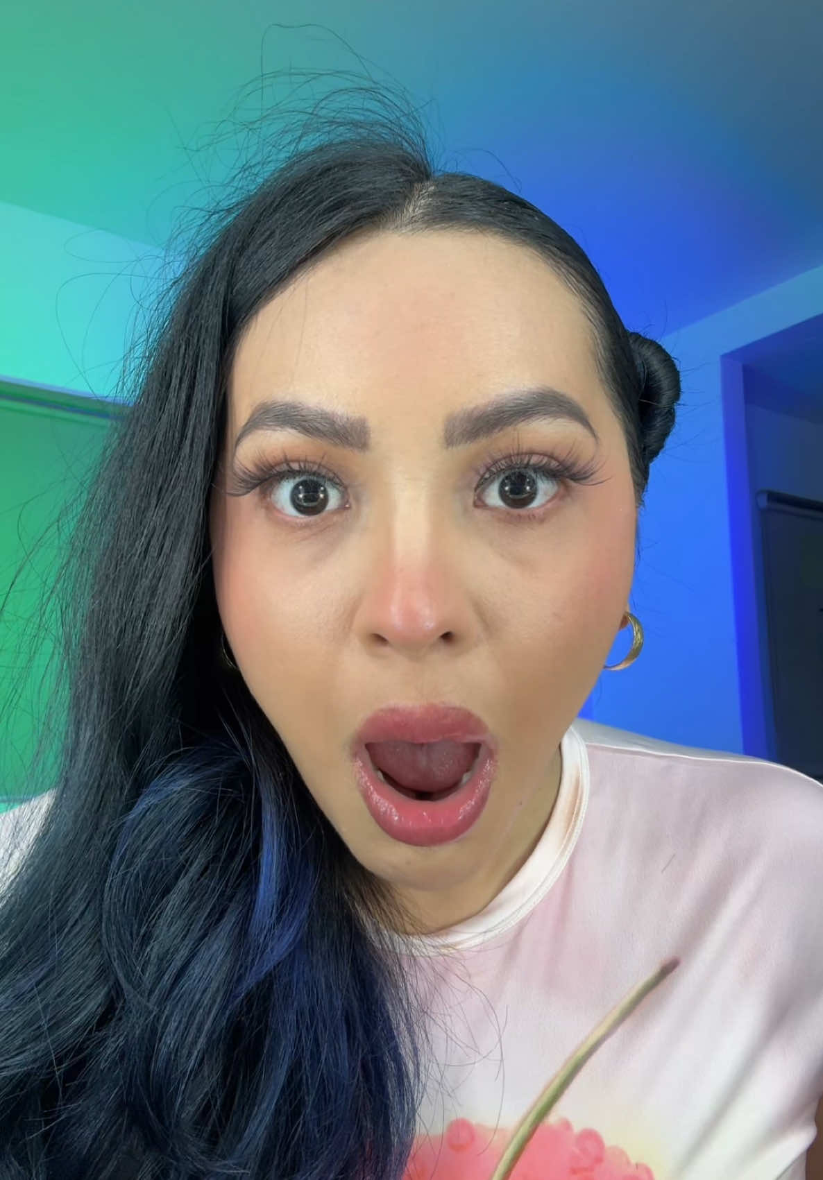 A post by @karenbustillosg on TikTok caption: Ya saben con que arreglarse su cabello!❣✨ @SHEGLAM @SHEGLAM.HAIR  #SHEGLAMHAIR #SHEGLAMLockedIn #SHEGLAM 