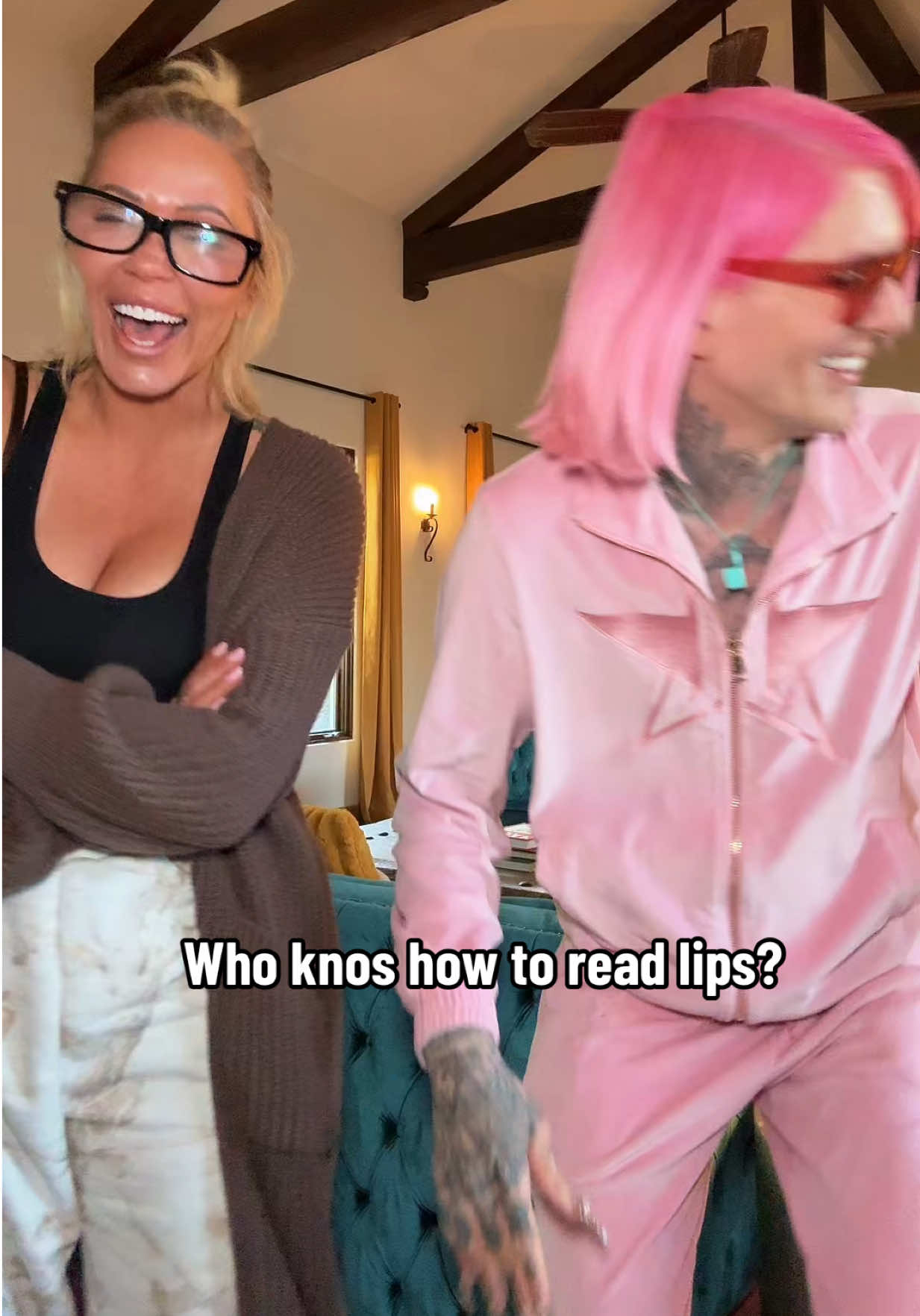 A post by @xomgitsbunnie on TikTok caption: 🤍 you @Jeffree Star #bunniexo #jeffreestar 