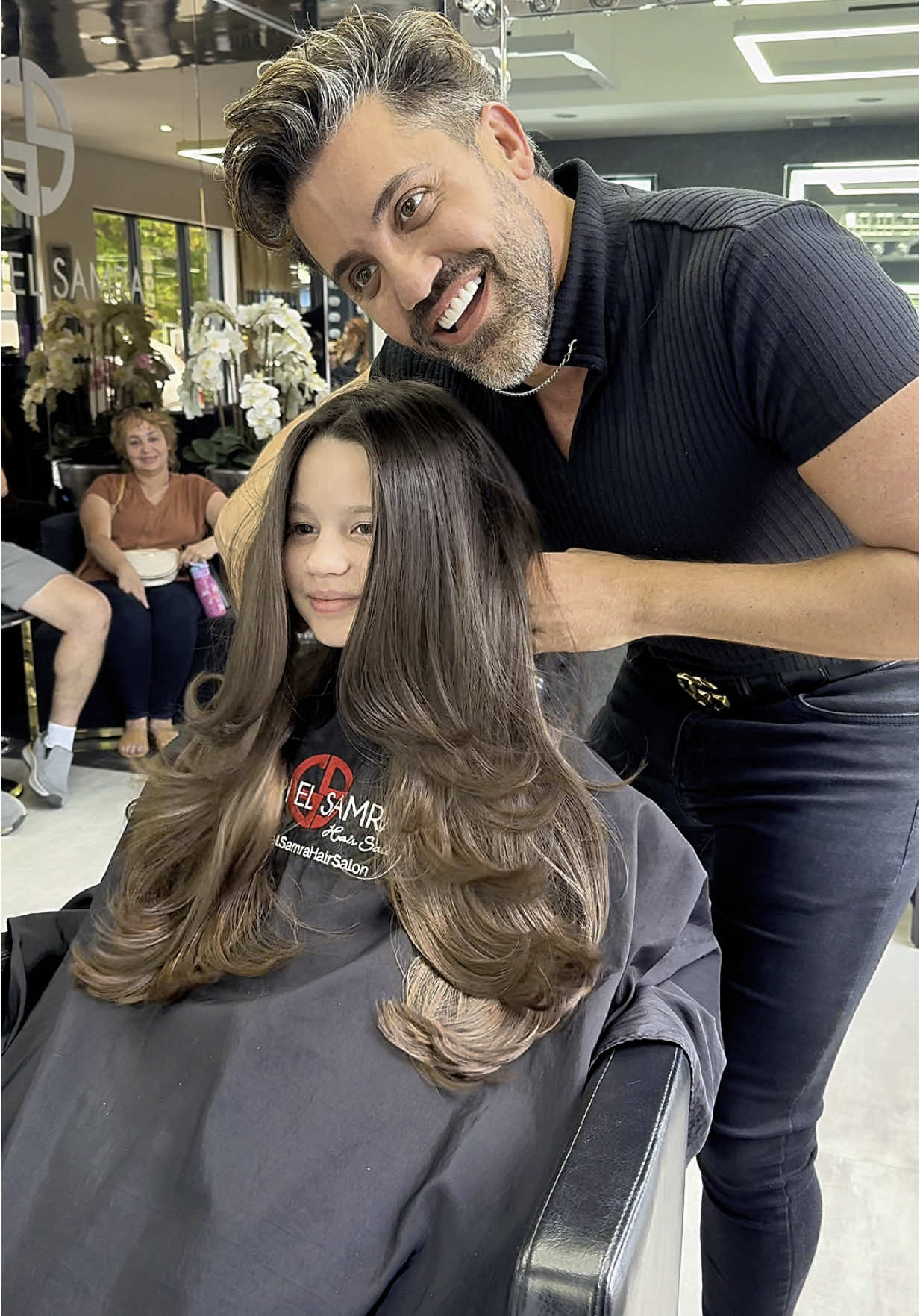 A post by @gabrielsamrags on TikTok caption: “Su primer corte mariposa 🦋✨ Dulce, fresco y con movimiento… porque el estilo también se vive desde pequeña 💇‍♀️💖 #CorteMariposa #NiñasConEstilo #HairTransformation” #creatorsearchinsights 