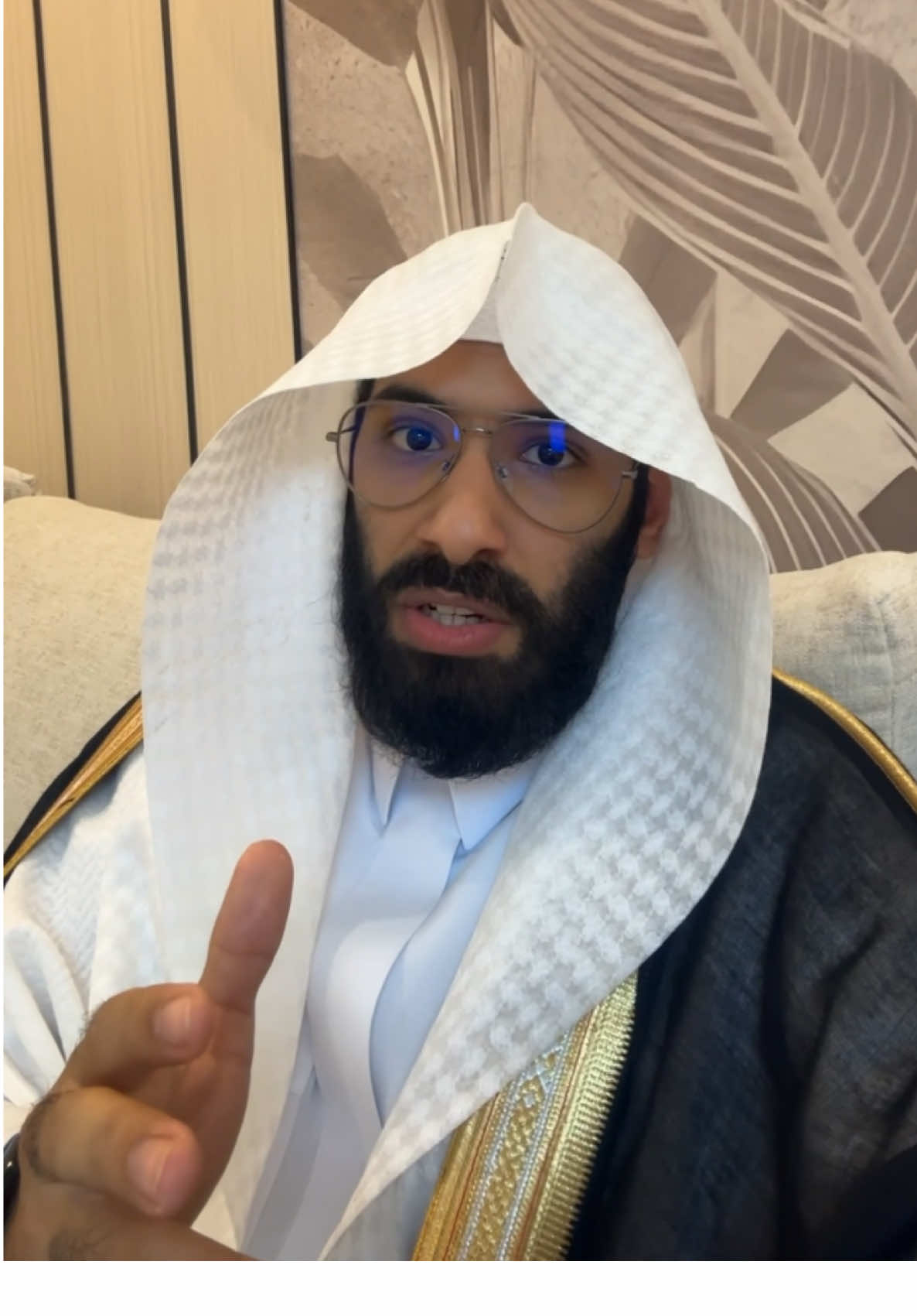 A post by @ii94a on TikTok caption: لا تقول العيد طفش #طارق_العمري 