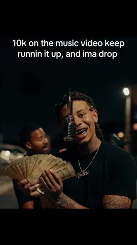 A post by @agnb.soloc on TikTok caption: “Hit my phone if u mean it” 🗣️ #fyp #foryoupage #toxic #4u 
