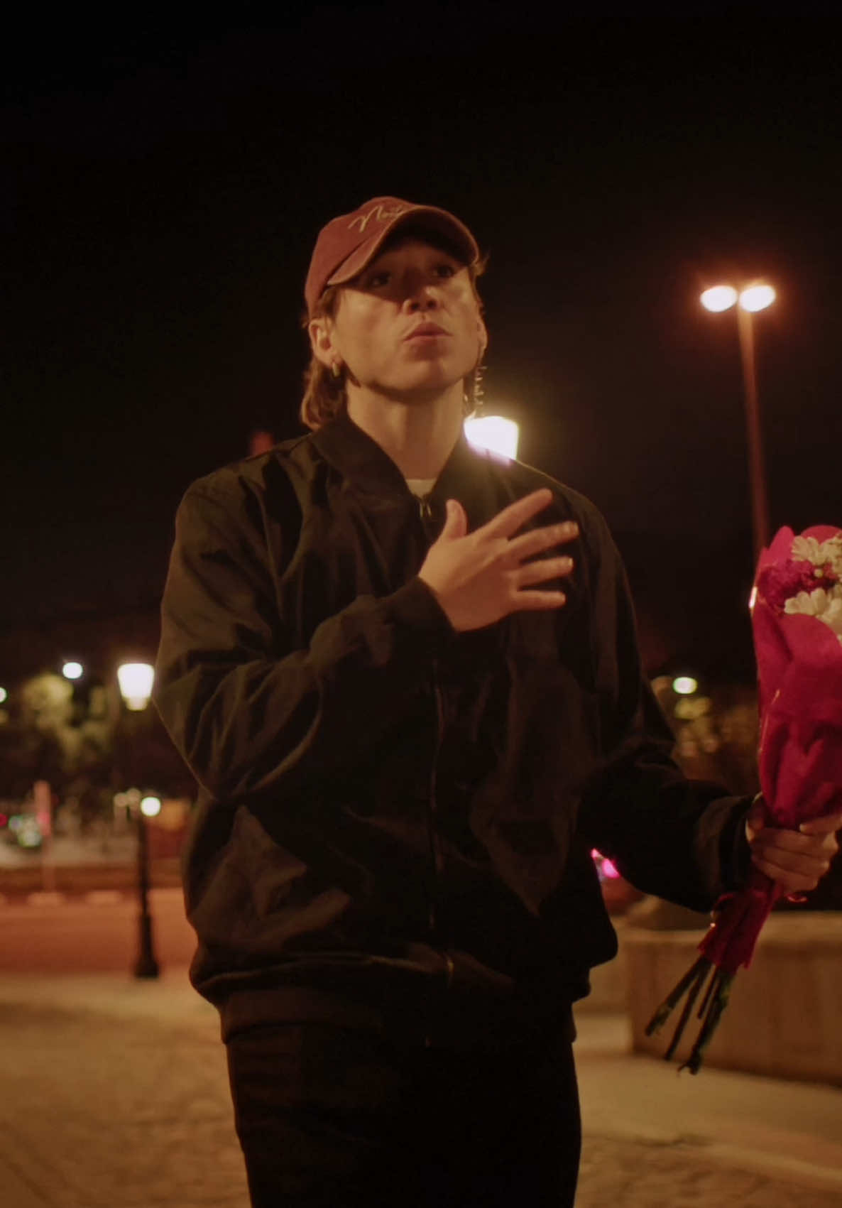A post by @paulolondra on TikTok caption: YA SALIÓ!! Mujer Maravilla ❤️‍🔥💃 Volvió romantilyrics pa ti bb  Si te gusto dedícalo  Es una de las prohibidas jeh  #leonesconflow #lyrics #mujermaravilla 