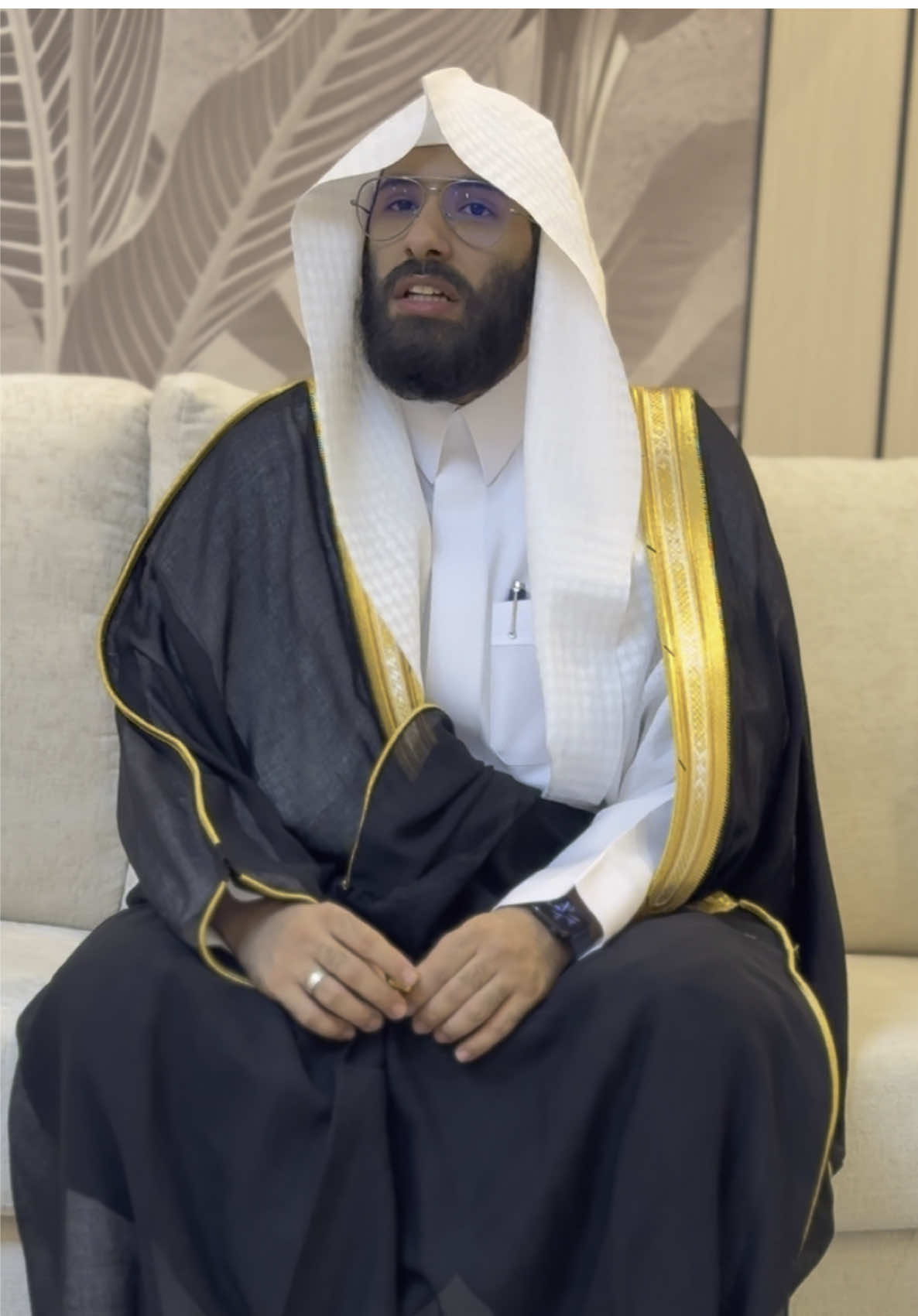 A post by @ii94a on TikTok caption: تكبيرات العيد ❤️ #طارق_العمري 