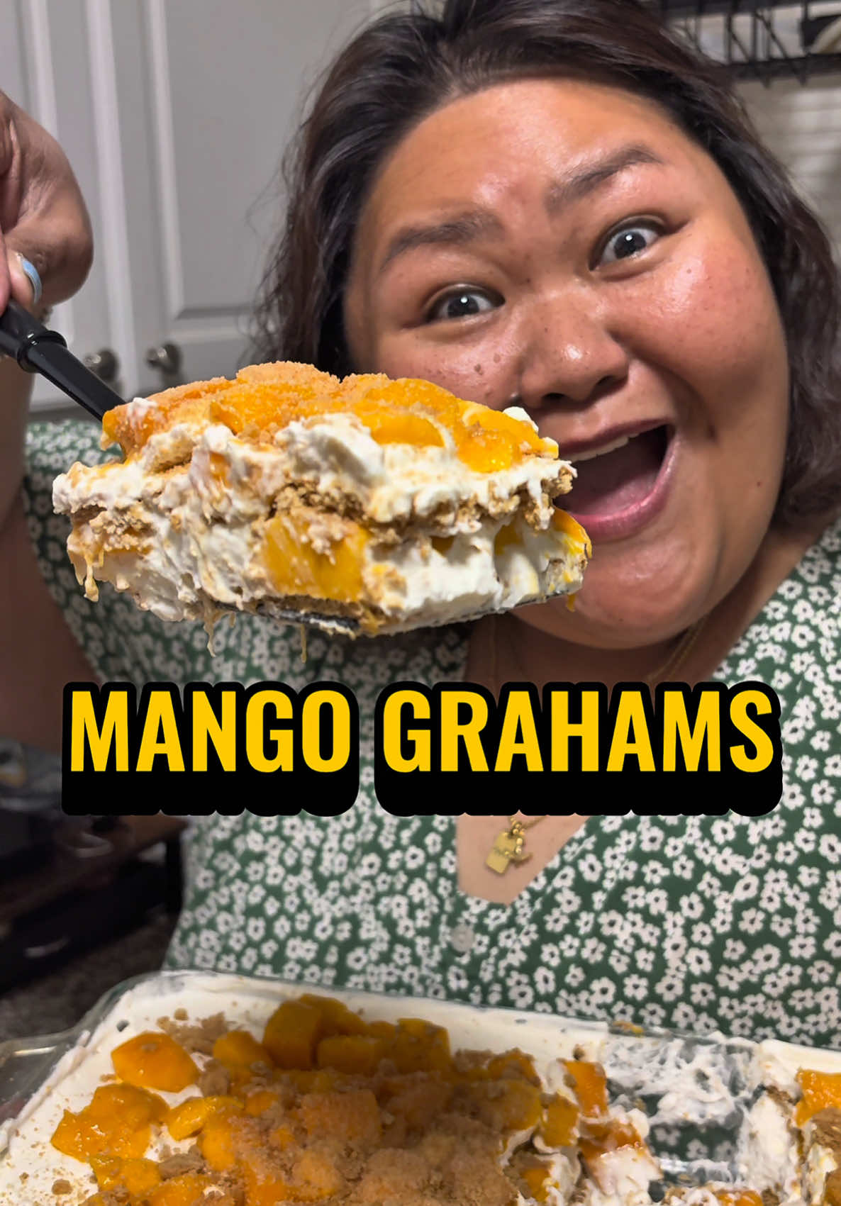 A post by @otakoyakisoba on TikTok caption: Mango Grahams Recipe INGREDIENTS •5-6 pcs riped manila mangoes  •2 cups heavy whipping cream  •1 14oz can condensed milk •1-2 boxes of graham crackers  •1 tsp vanilla extract (optional)