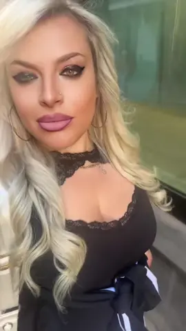 A post by @danyqueen14 on TikTok caption: Sai dirmi tu chi sei? Buongiorno e buon venerdì ♥️♥️♥️♥️