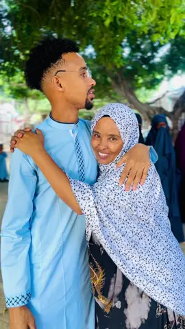 A post by @sadamkeyow on TikTok caption: Hooyo mcn waanku jeclahay #sadamkeyow 