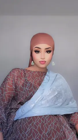A post by @luuzinashariif4 on TikTok caption: Social media waka bixi raba mar dhaw waku wareray 🙈