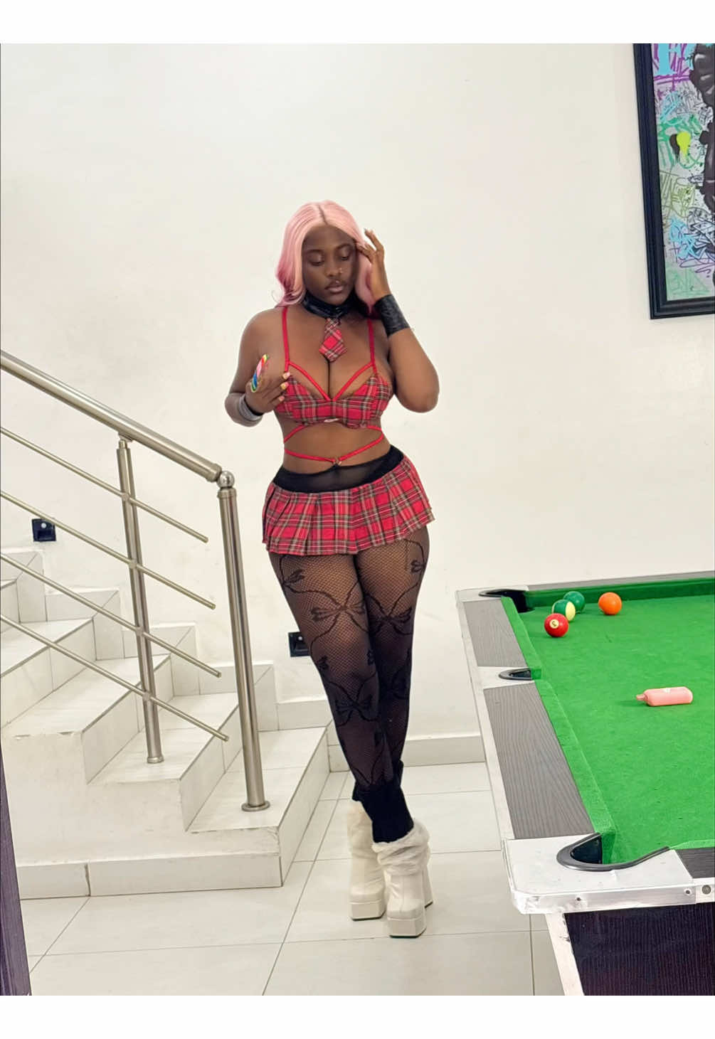 A post by @otweytwey on TikTok caption: 😆#otweytwey 