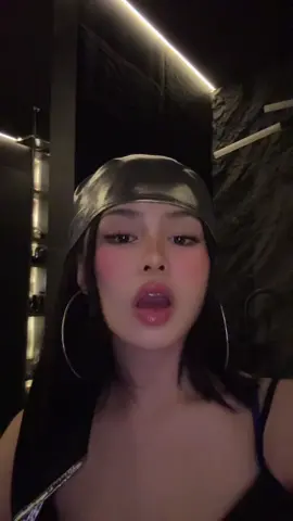 A post by @_lauryyn on TikTok caption: Shutuphoshutup👅