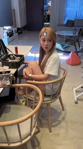 A post by @linshin0604 on TikTok caption: 我家的緬因貓個性超好 #饅頭媽 #阿芯 #饅自然  