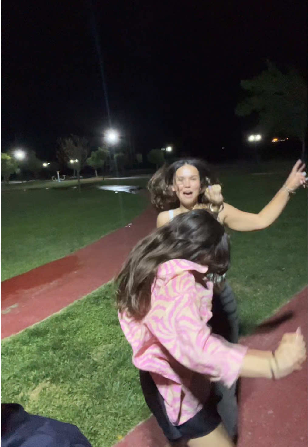 A post by @vanillira on TikTok caption: ben abim ve yengem biz kocaman bi aileyiz  @Elif Sezgin 
