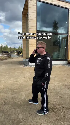 A post by @sampokaulanen on TikTok caption: Ei myyä enää maitopurkkeja #jankaresort @Jänkä Resort 