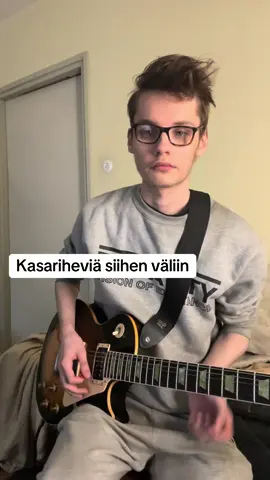 A post by @petterimakiranta2 on TikTok caption: Bark at the moon #sinulle 