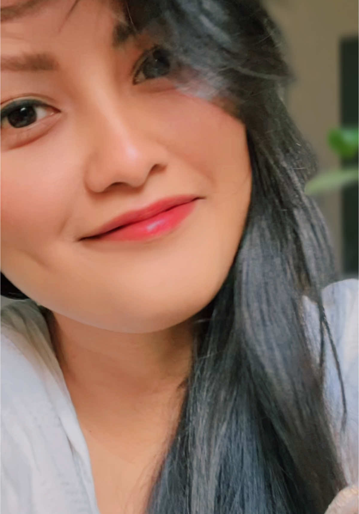 A post by @srabonymutsuddy on TikTok caption: আমার মনে লাগে সন্ধে, বন্ধে বুঝি যাদু জানে.. 🕊️