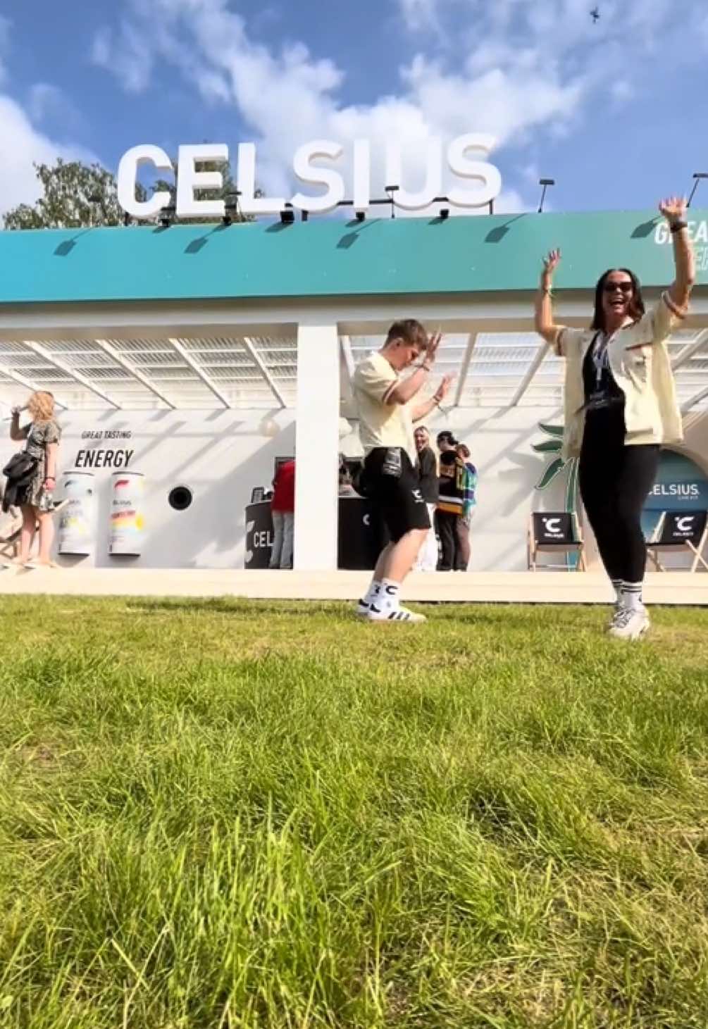 A post by @celsiussuomi on TikTok caption: Soundfestit starttas tänään!! 🎶🥳 Ooksäki tulos? 👆 #celsiussuomi #CELSIUSLiveFit #essentialenergy #soundfest2025 @Nea @lolmies | IG Saulieemil 
