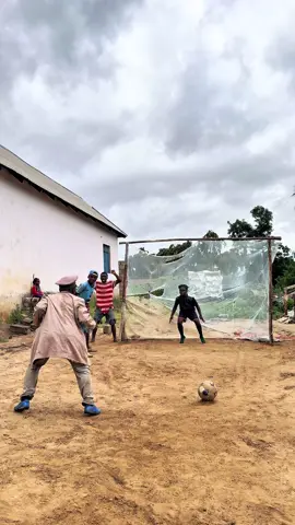 A post by @zerobrainer0 on TikTok caption: 😂😂😂    #zerobrainer0 #AfricanFootball #SportsOnTikTok #zerobrainer0comedy #fyp 