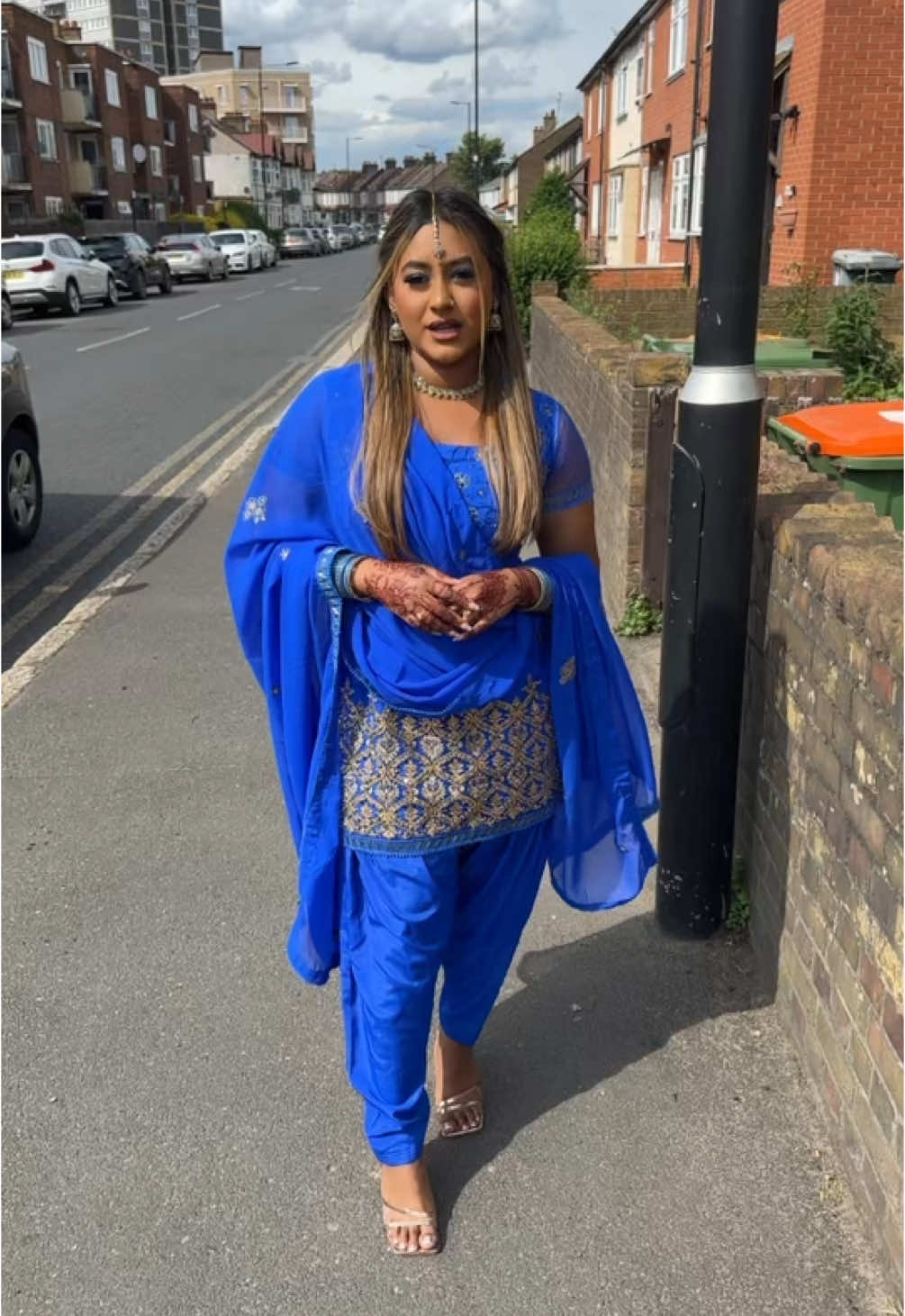 A post by @tanyabegum04 on TikTok caption: Eid Mubarak! #tanyabegum04 #foryoupagе #bengaligirl #eidmubarak #hindisong #terevaaste #blue 