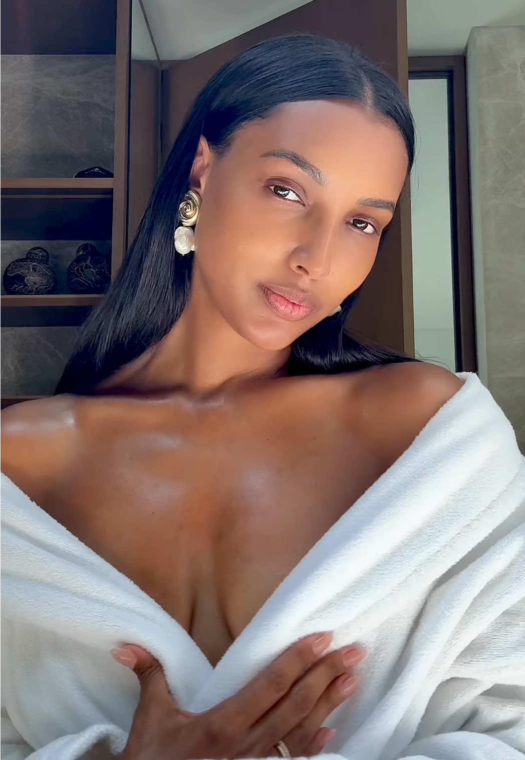 A post by @jastookes on TikTok caption: #GlowUp ✨🍯