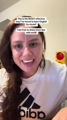 A post by @_mari_gomes__ on TikTok caption: #english #newlanguage #fyp #fypシ #fy