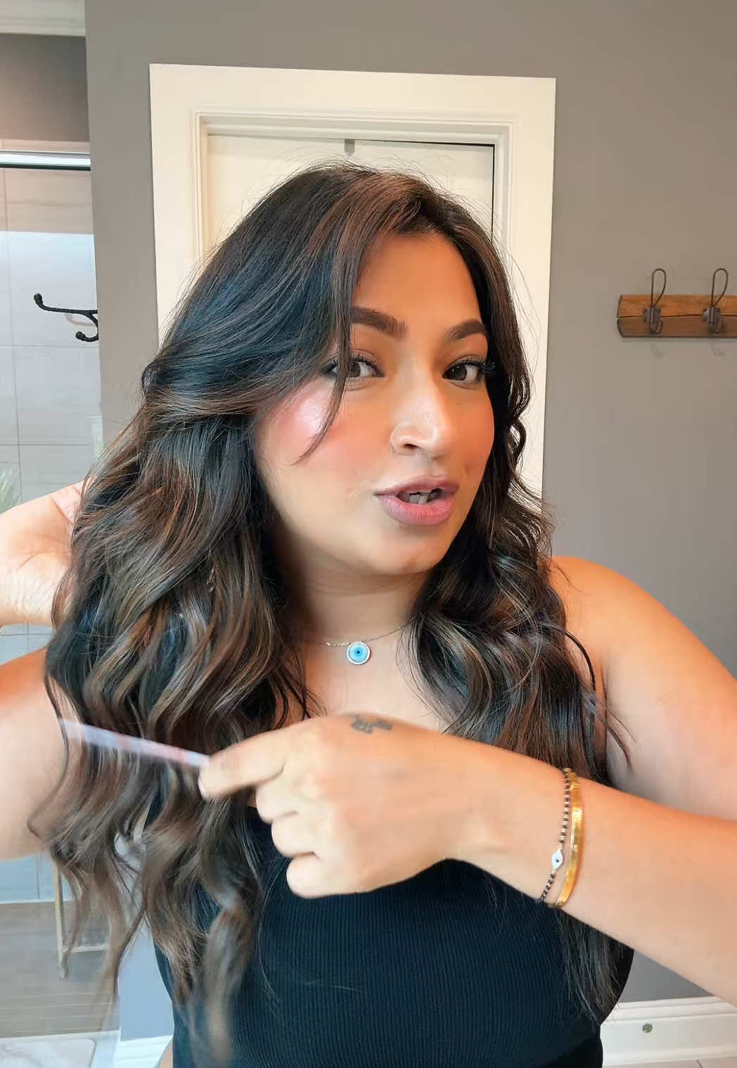 A post by @retouchbyriya on TikTok caption: Using @JFluxebeauty Wide tooth brush 💚🩷 @IG: Juanstylez 🫰🏼  Texturing spray @Living Proof, Inc. , @loréal paris usa Bonding Oil serum and @Kenra Professional medium hold thermal spray