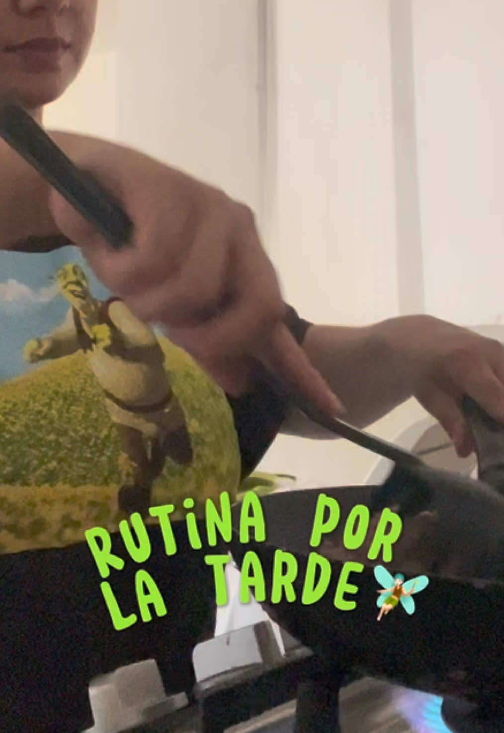 A post by @leslyoek on TikTok caption: Dia de mama profuctivo y cansado😅🫧🍃 siganme en insta pa mas contenido: leslyoek #parati #fyp #rutinadelimpieza #vlogs #leslyoekvlogs #Viral 