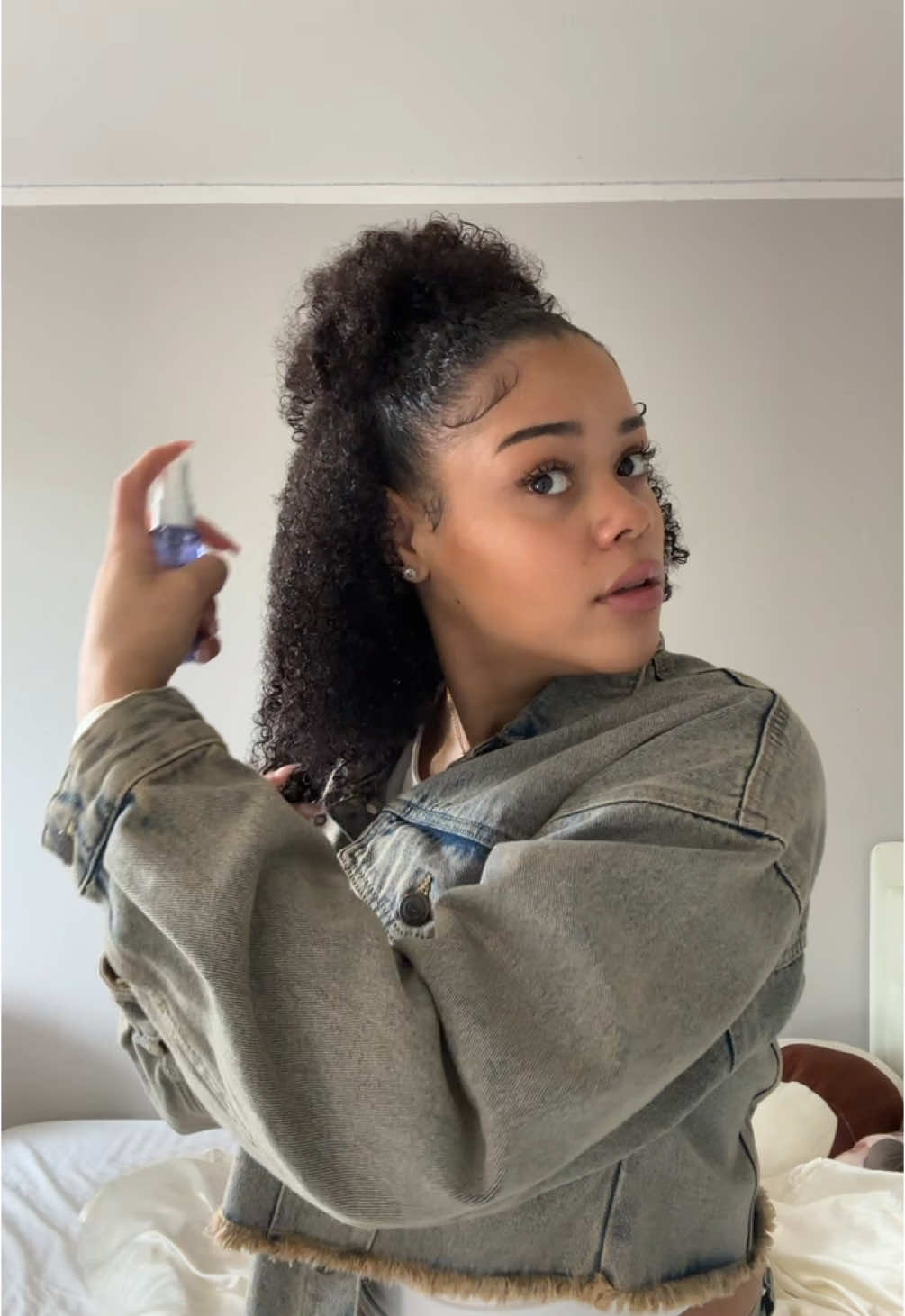 A post by @nyz.juliet06 on TikTok caption: digga wir sehen so seriös aus eigentlich muss ich die wohnung bekommen😔 #fyp 