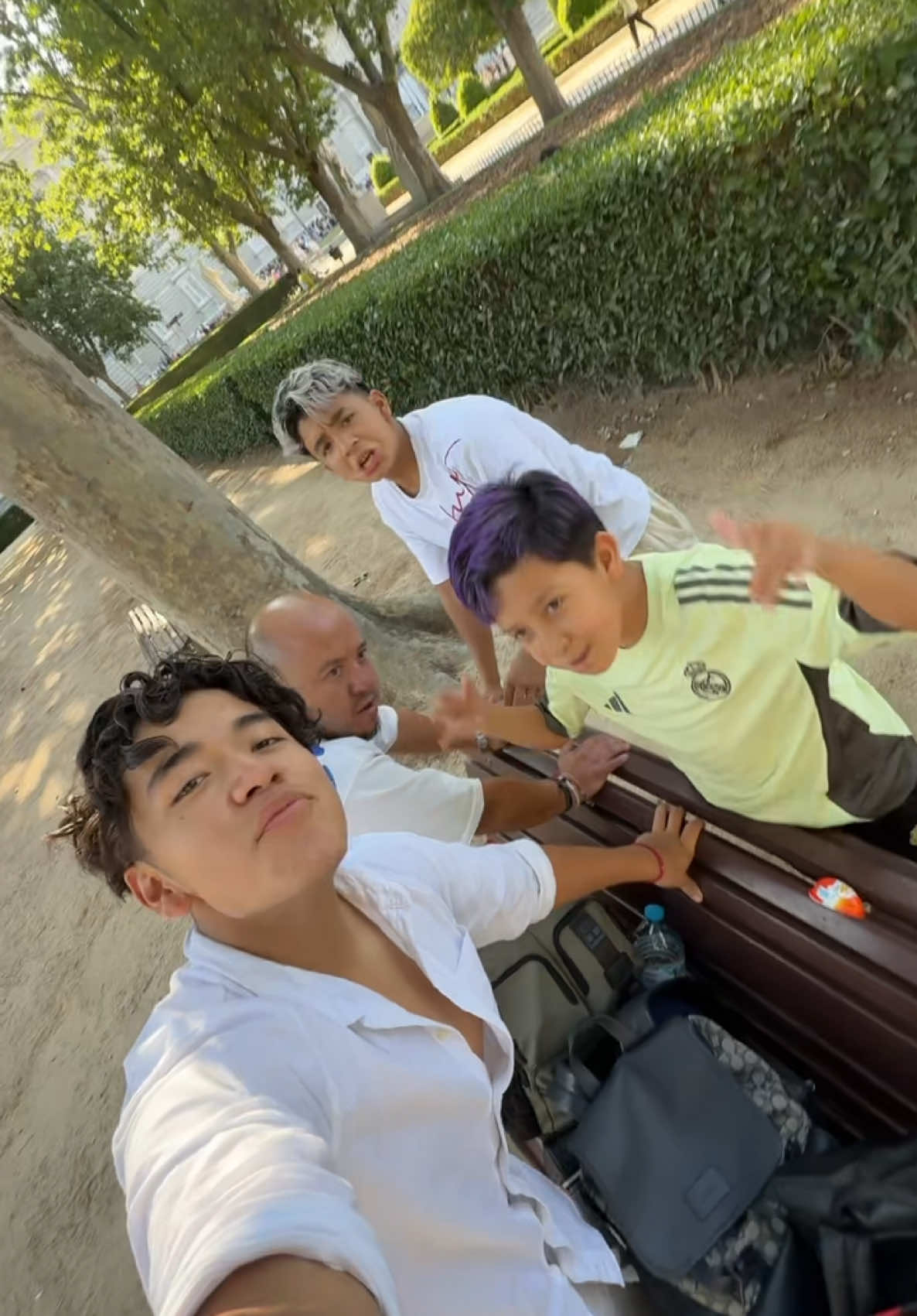 A post by @picusoficiaal on TikTok caption: El flow MEXA 🇲🇽 y sacando los prohibidos 😂🕺🏻en Madrid 🇪🇸🔥😎 De donde nos ves? ❤️