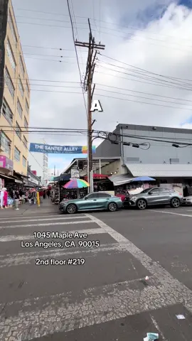 A post by @collective29studios on TikTok caption: Quieres tomarte las fotos profesionales en Los Ángeles ver al Santee alley donde tomamos fotos para cualquier ocasión  #laphotographer #summerthingstodo #santeealley #fotosenelsanteealley #collective29studios #birthdaypjotoshoots #fotosprofesionales 