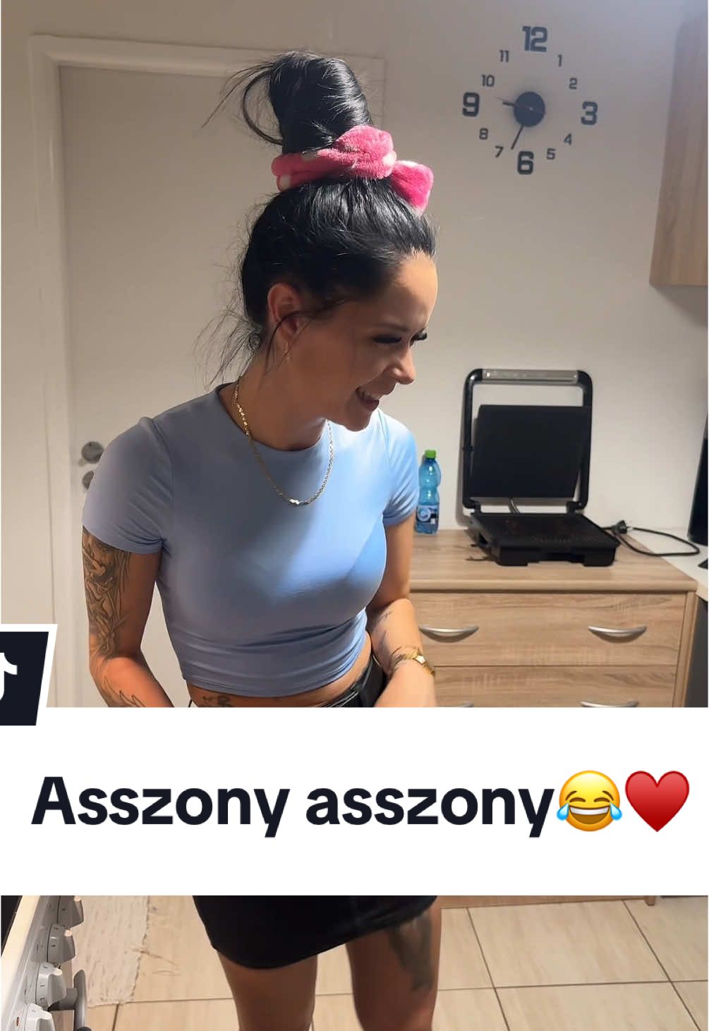A post by @imregergo277 on TikTok caption: Asszony asszony🥰😂😎Kis pöttyem ♥️@💋Lipko💋Viki💋 #imregergő #lipkoviki #vikigeri #szerelem #boldogság #humor #nevetés #kapcsolat #asszony 