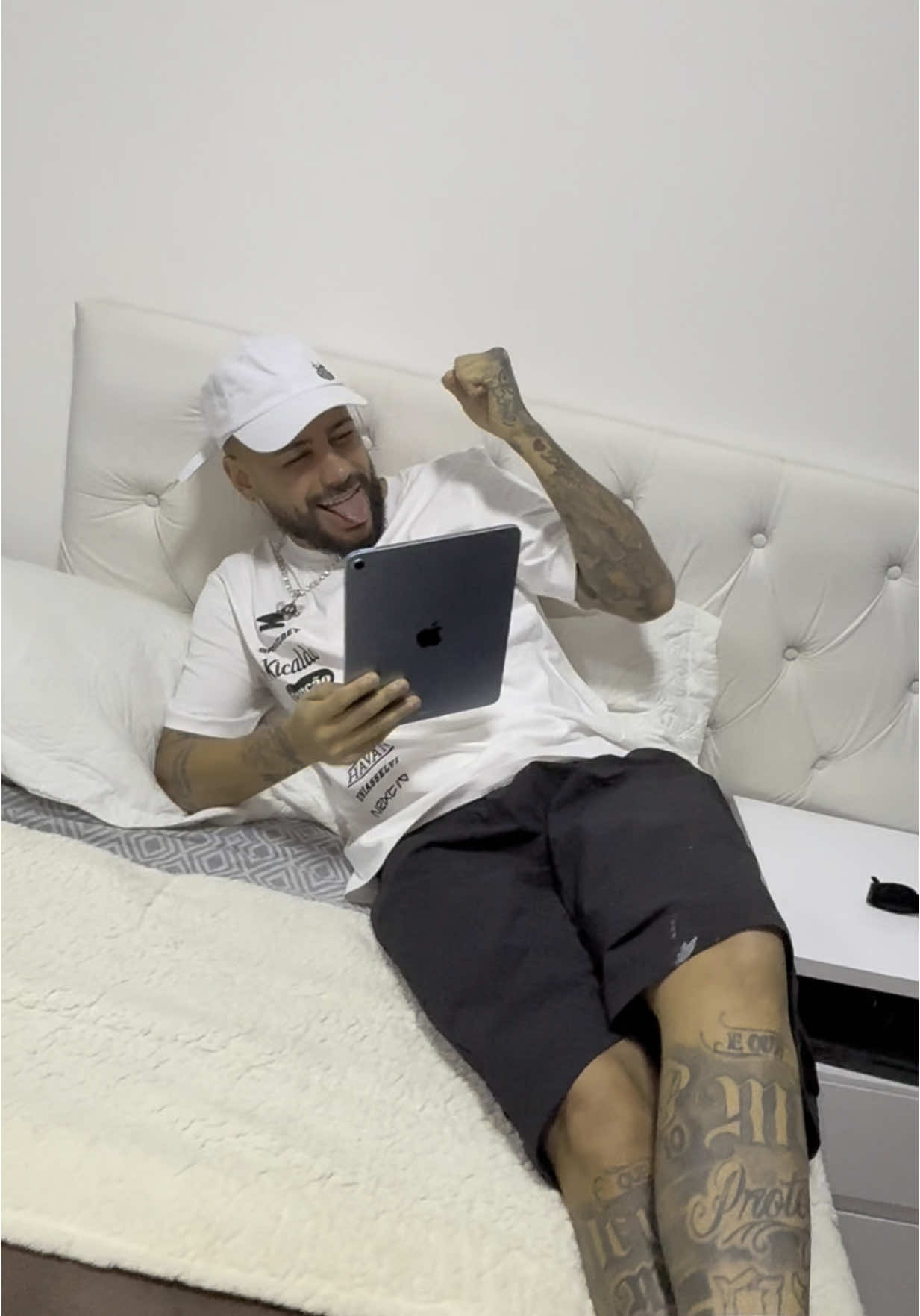 A post by @sosianey on TikTok caption: Haaaja coração com esse site da Fatal, só tem que tomar cuidado pra não virar cliente apaixonado ein!? 😂 #neymarjr #fyp 