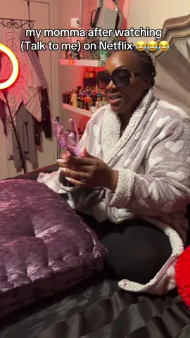 A post by @niyawiyaaa18 on TikTok caption: “Who’s your daddy”😂😂 girl go to bed fr😂😂 she funny she really be bored  #foryoupage #prank #scary #viralvideos #msfyatee #talktome s