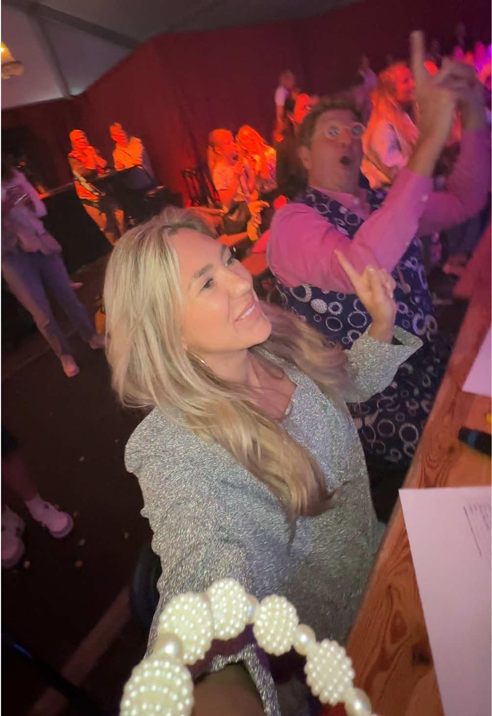 A post by @evievanvliet on TikTok caption: Als ik dit elke week als vrijwilligerswerk kon doen dan deed ik dat 🥰 zo’n leuke middag 💃🏼💖