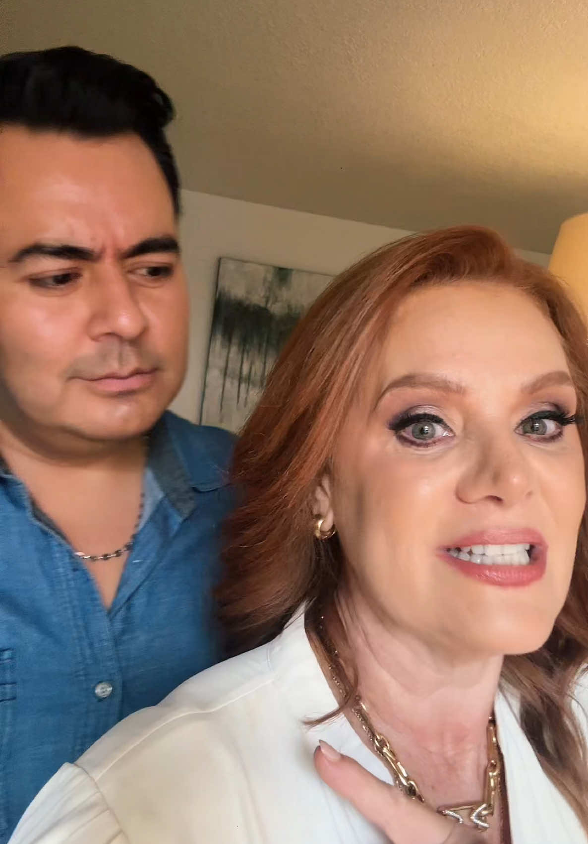 A post by @erikabuenfiloficial on TikTok caption: Las mejores amigas. #fyp #parati. @Victor Khun Varela 
