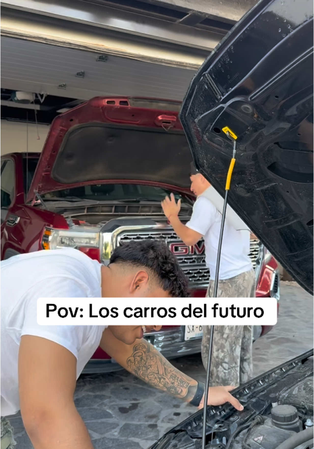 A post by @niloc_reyezz on TikTok caption: @Keren Canelón le robaron el tacómetro #carros #mecanicos #mujeres 