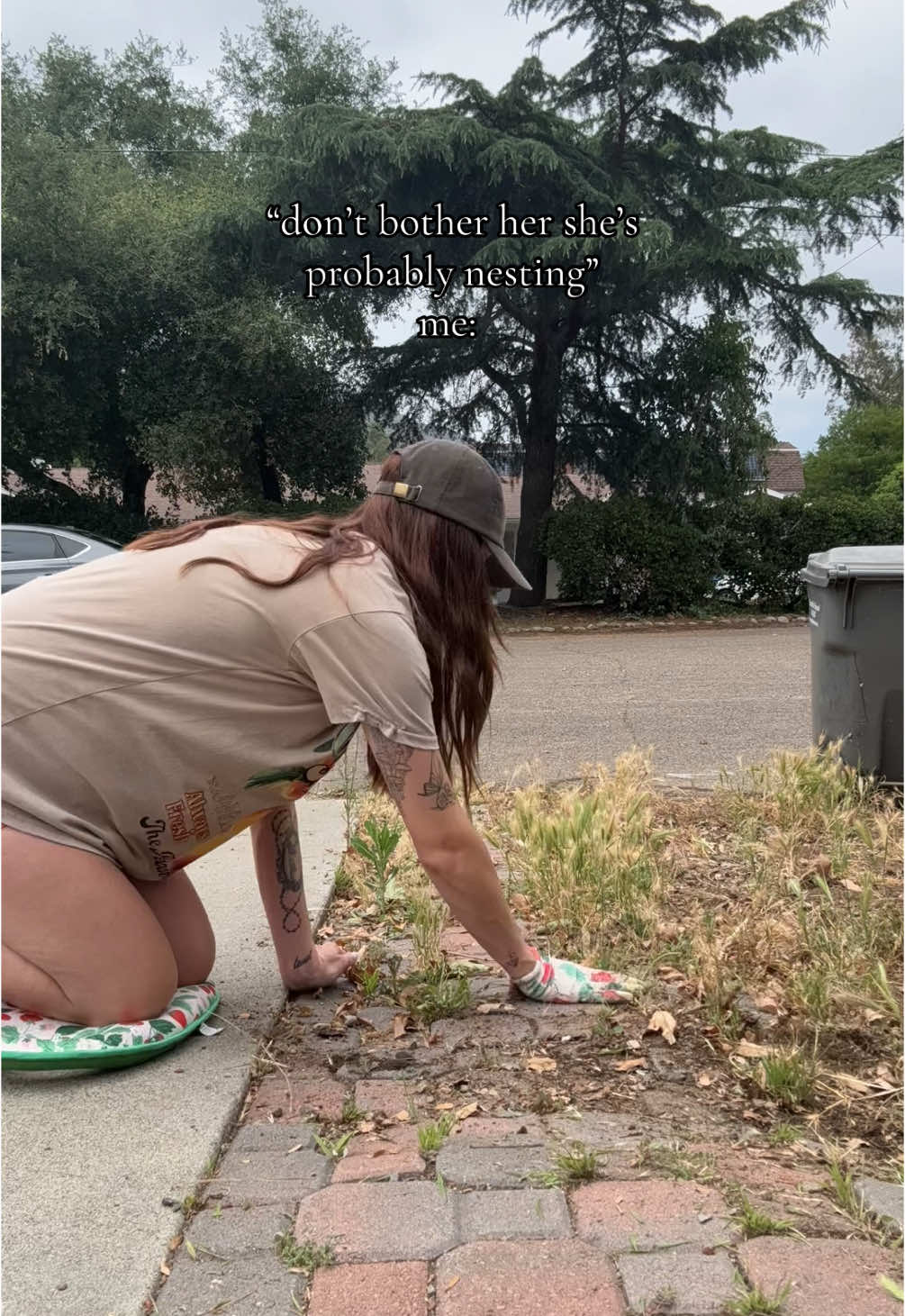 A post by @karisamariee on TikTok caption: #nesting or just who I am? lol  #pregnant #31weekspregnant #thirdtrimester #newhouse 