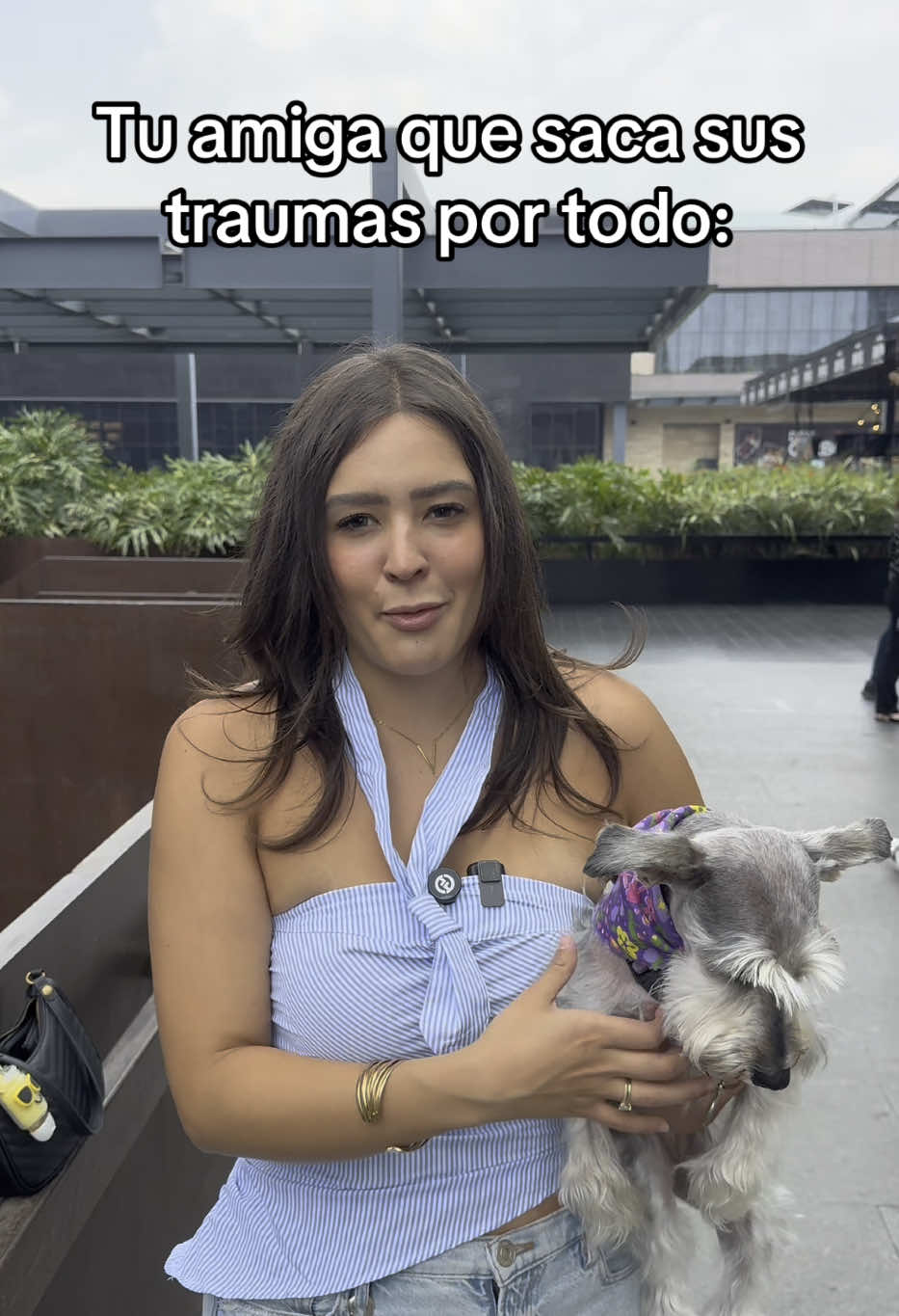 A post by @lozano_gf on TikTok caption: Tu amiga que saca sus traumas por todo: #fyp #parati #humor #comedia #lozano 